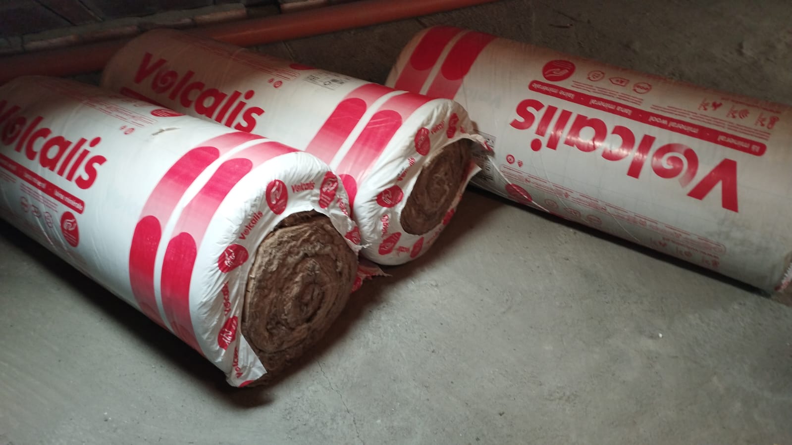 Material aislante térmico para insuflado en falsos techos